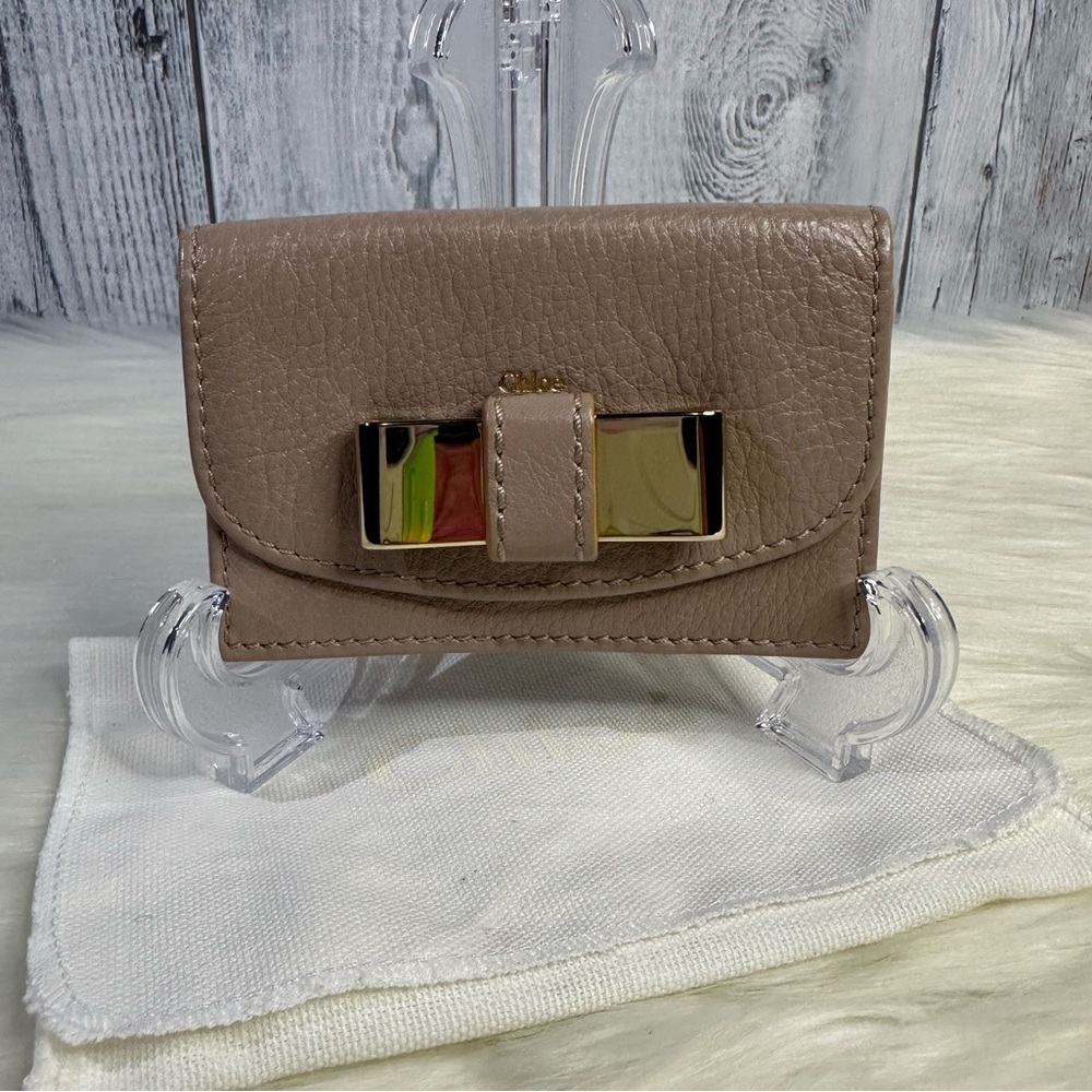 CHLOE leather ribbon cardholder in taupe